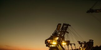 Jak głęboko kopać pod krawężnik?