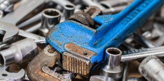 Czym zastąpić dedykowany?