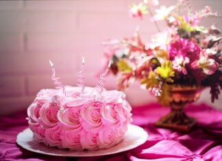 Jakie świeczki na tort weselny? Jakie świeczki na tort weselny?