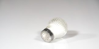 Czy solić wodę do gotowania jajek?