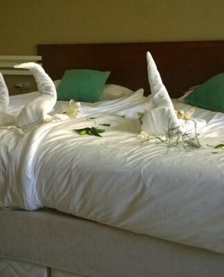 Pościel biała w stylu kapsułowym – uniwersalność, która nigdy nie wychodzi z mody pościel biała