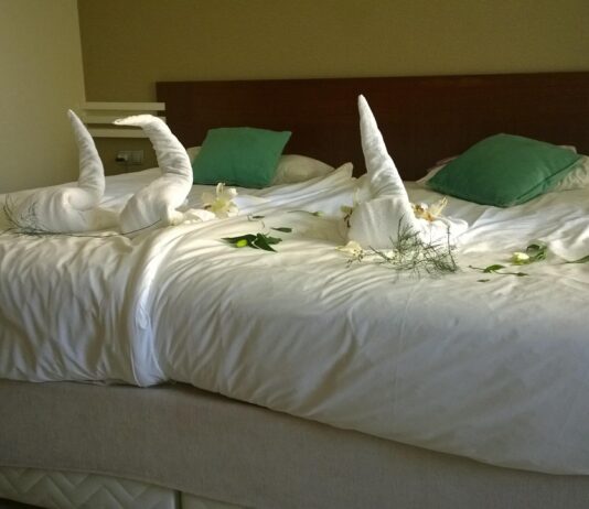 Pościel biała w stylu kapsułowym – uniwersalność, która nigdy nie wychodzi z mody pościel biała